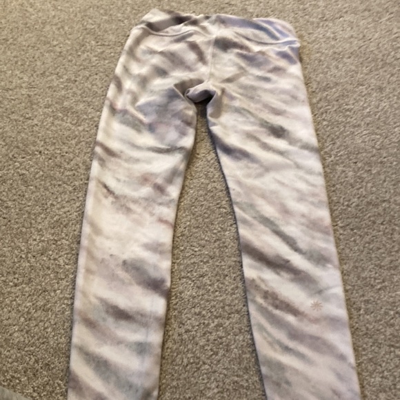 Lightly used good quality tie dye athelta leggings girls 11/12 chitchat tight - Picture 4 of 4